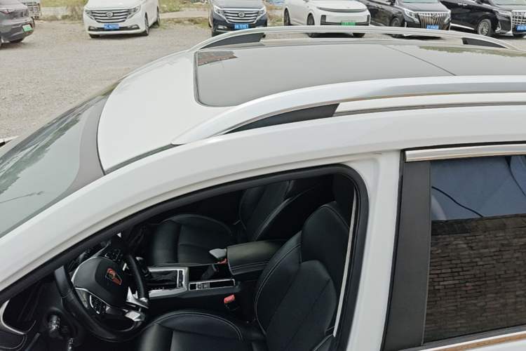 Used Roewe RX5 2016 20T Two-Wheel Drive Automatic Internet Smart Edition Roof