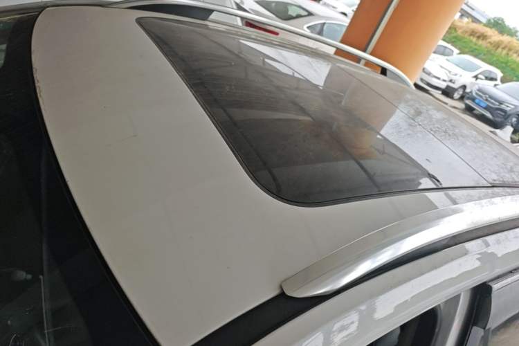 Used Roewe RX5 2016 30T Two-Wheel Drive Automatic Internet Smart Edition Roof