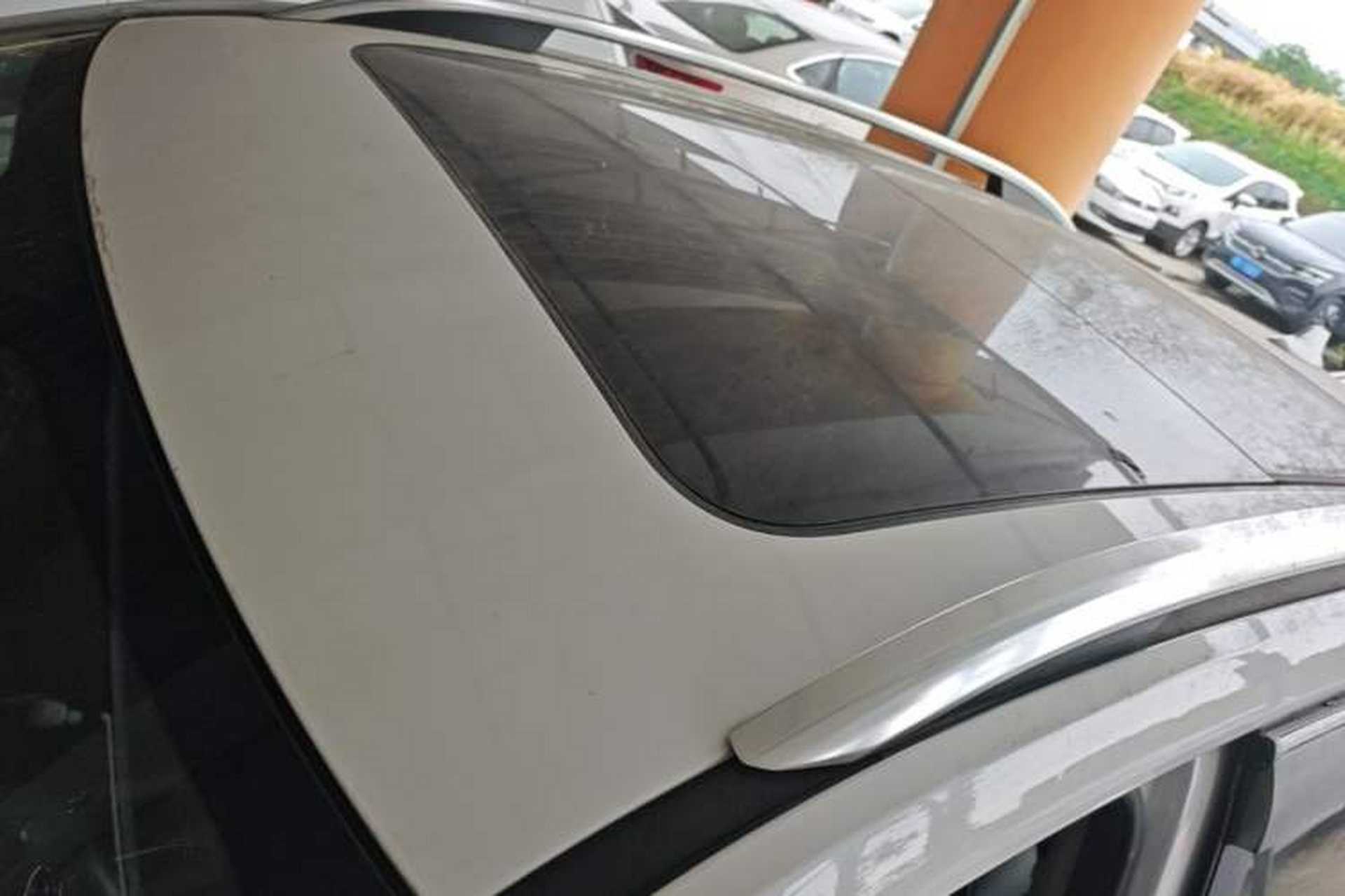 Used Roewe RX5 2016 30T Two-Wheel Drive Automatic Internet Smart Edition Roof