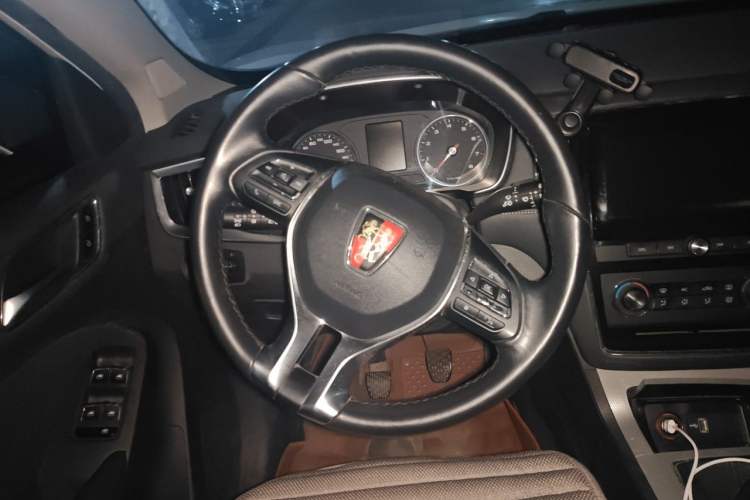 Used Roewe RX5 2016 Revised Version 20T Two-Wheel Drive Manual Transmission Luxury Edition Steering Wheel