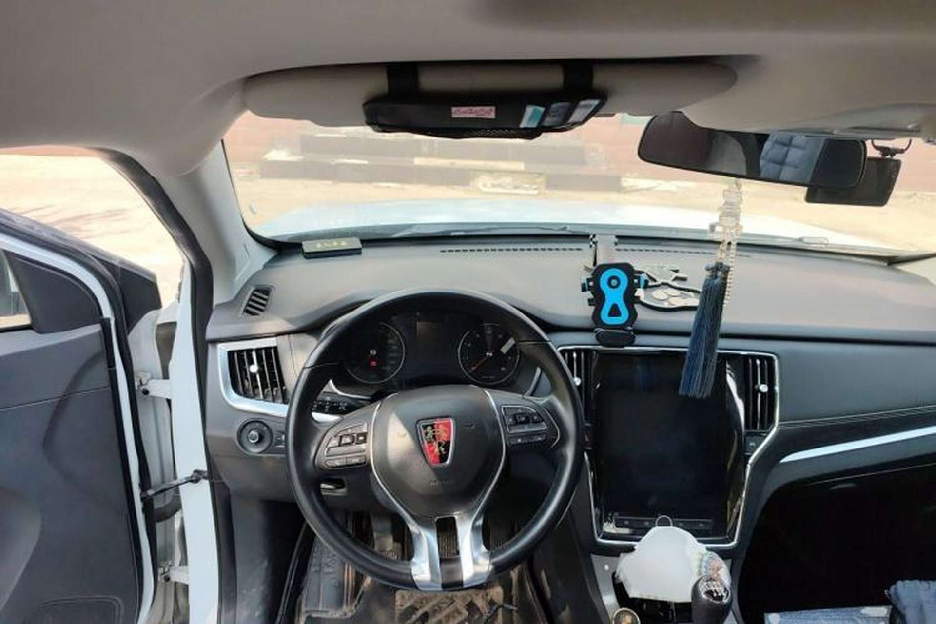 Used Roewe RX5 2016 20T Two-Wheel Drive Manual Transmission Internet Smart Edition Steering Wheel