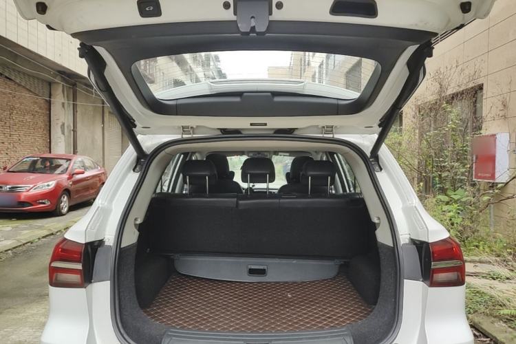 Used Roewe RX5 2016 30T Two-Wheel Drive Automatic Internet Smart Edition Trunk