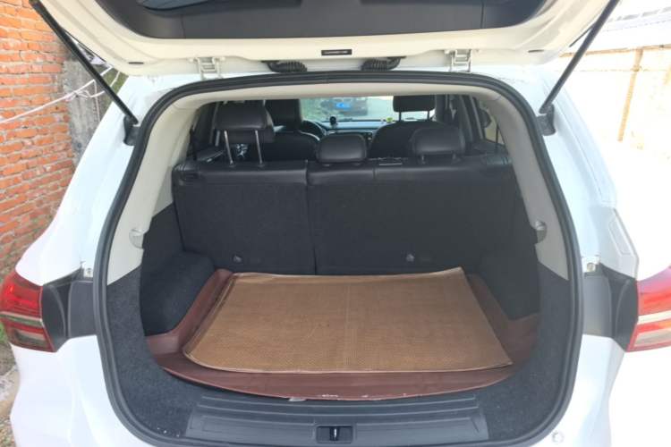 Used Roewe RX5 2016 20T Two-Wheel Drive Automatic Internet Smart Edition Trunk
