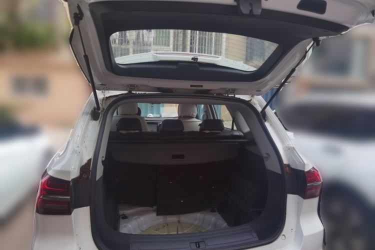Used Roewe RX5 2016 20T Two-Wheel Drive Automatic Internet Smart Edition Trunk