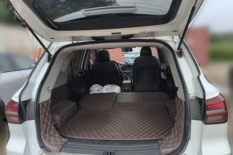 Used Roewe RX5 2016 20T Two-Wheel Drive Manual Flagship Edition Trunk
