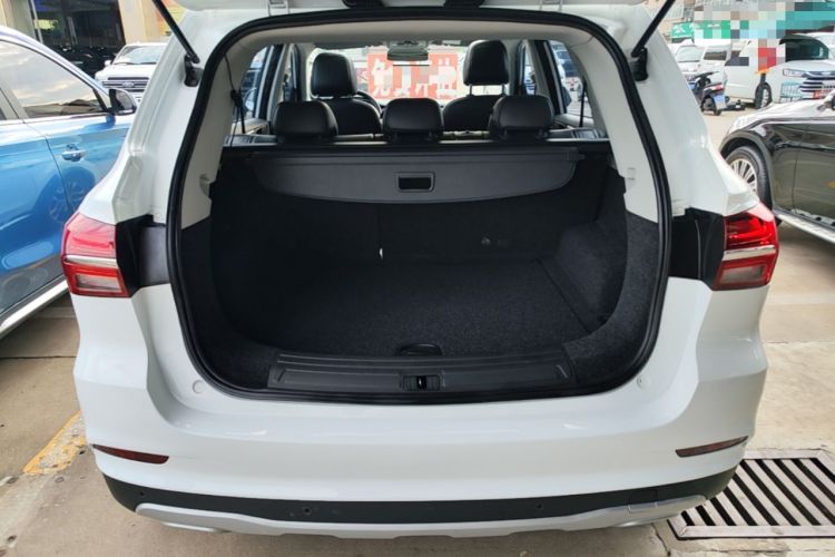 Used Roewe RX5 2016 20T Two-Wheel Drive Automatic Internet Smart Edition Trunk