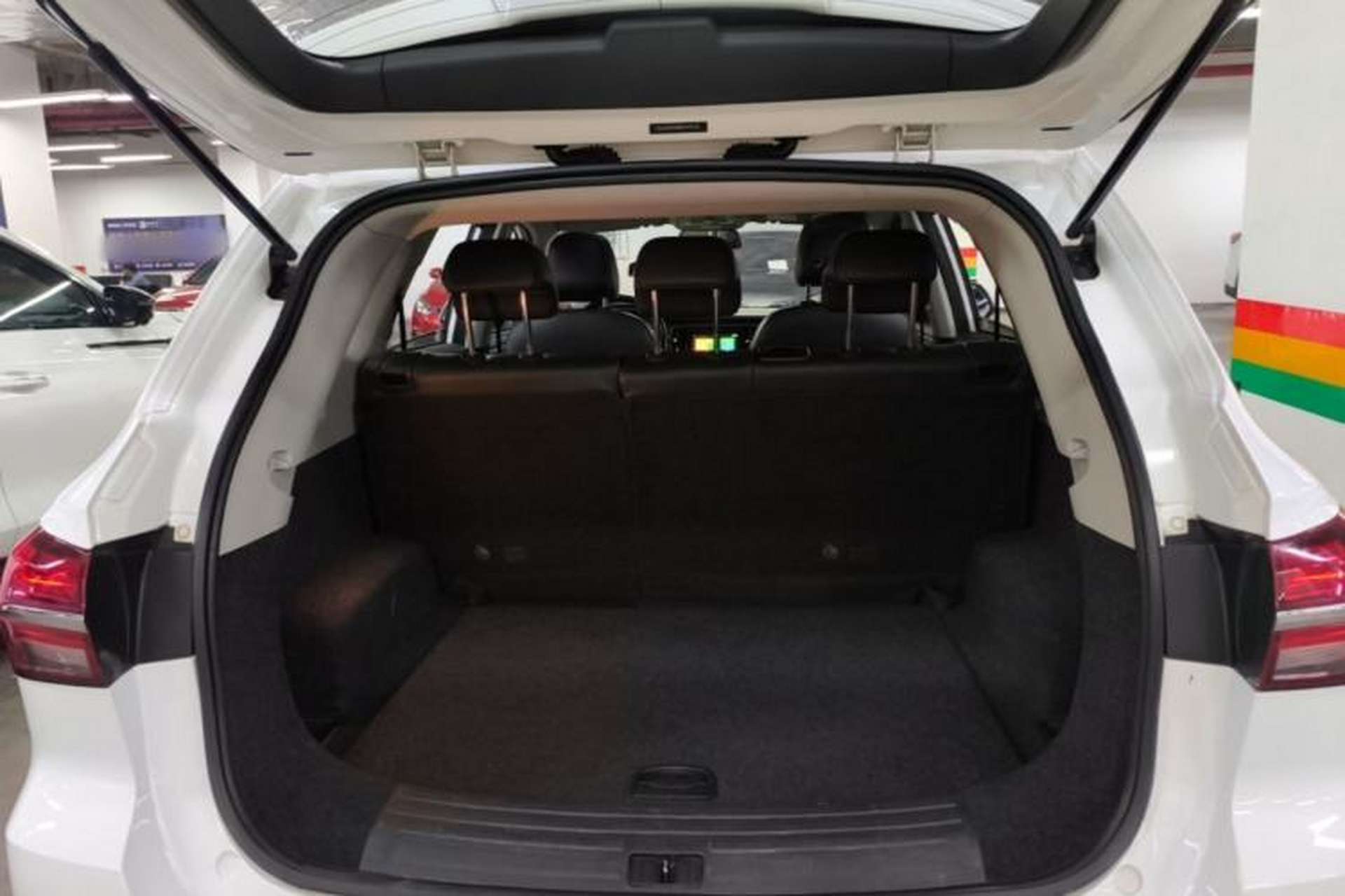 Used Roewe RX5 2016 20T Two-Wheel Drive Automatic Flagship Edition Trunk