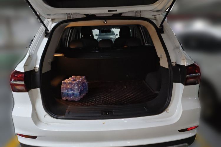 Used Roewe RX5 2016 20T Two-Wheel Drive Automatic Internet Smart Edition Trunk