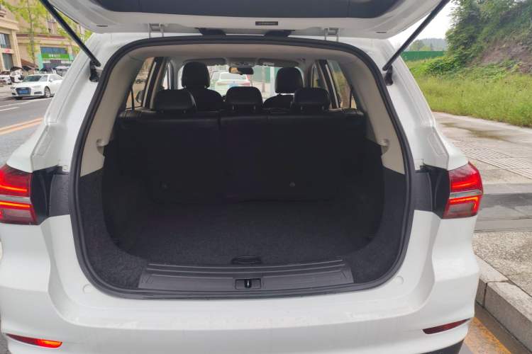 Used Roewe RX5 2016 20T Two-Wheel Drive Automatic Internet Smart Edition Trunk