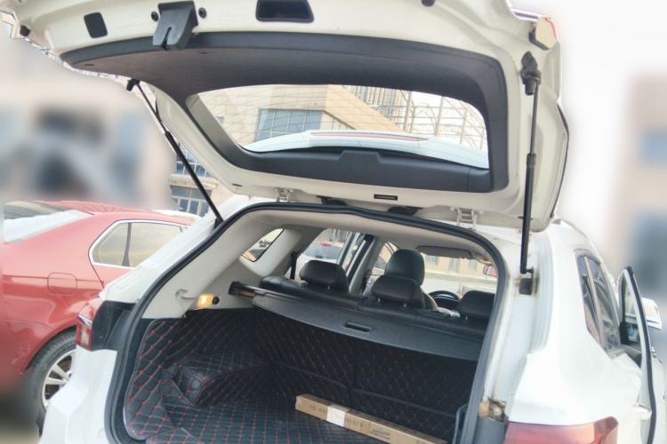 Used Roewe RX5 2016 20T Two-Wheel Drive Automatic Flagship Edition Trunk