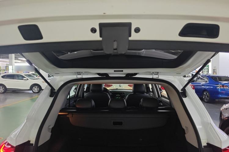 Used Roewe RX5 2016 20T Two-Wheel Drive Automatic Internet Smart Edition Trunk