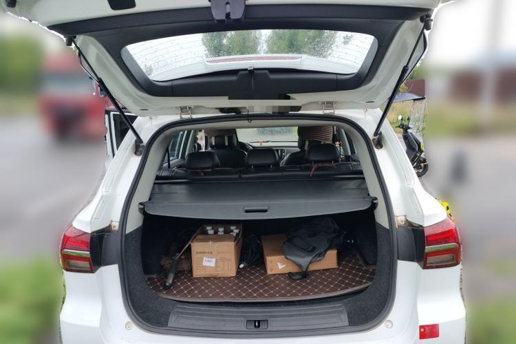 Used Roewe RX5 2016 20T Two-Wheel Drive Manual Transmission Internet Smart Edition Trunk