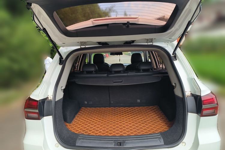 Used Roewe RX5 2016 20T Two-Wheel Drive Automatic Internet Smart Edition Trunk