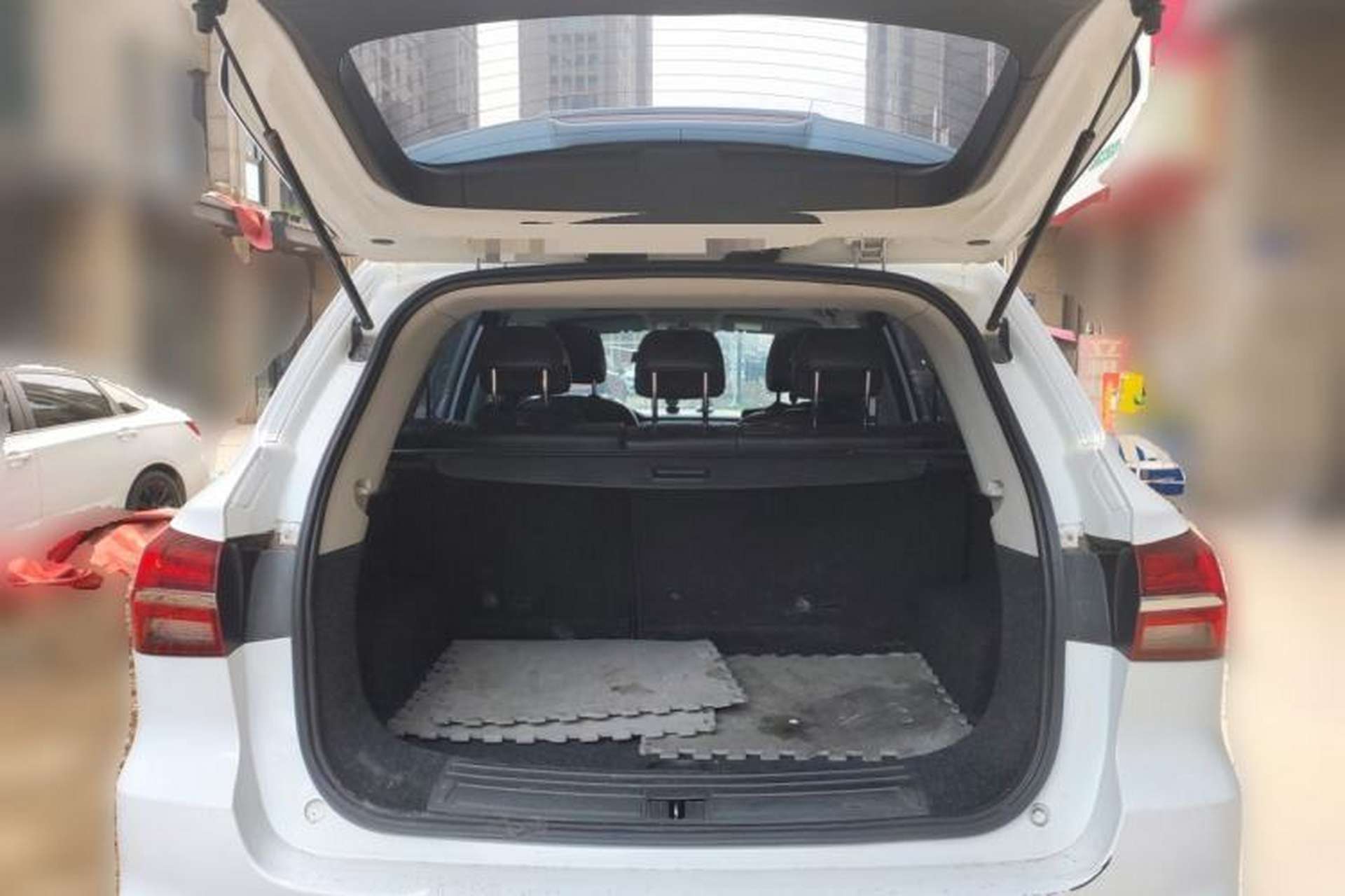Used Roewe RX5 2016 20T Two-Wheel Drive Automatic Flagship Edition Trunk
