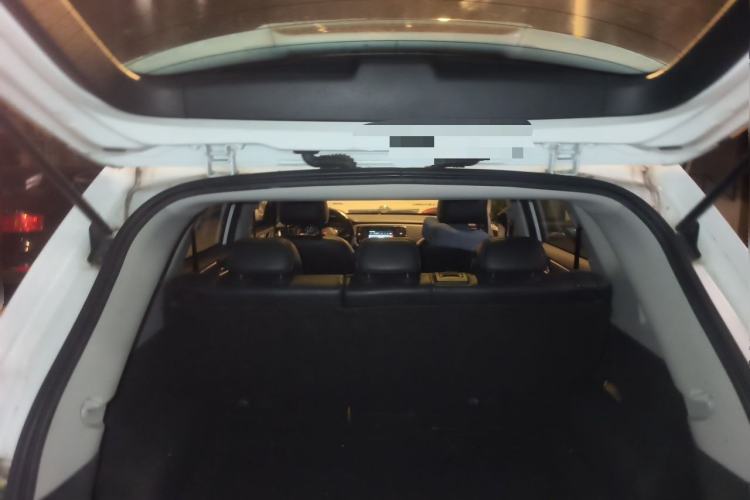 Used Roewe RX5 2016 20T Two-Wheel Drive Automatic Internet Smart Edition Trunk