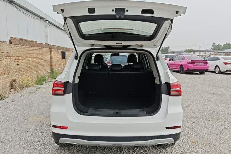 Used Roewe RX5 2016 20T Two-Wheel Drive Automatic Internet Smart Edition Trunk