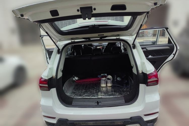 Used Roewe RX5 2016 20T Two-Wheel Drive Automatic Internet Smart Edition Trunk