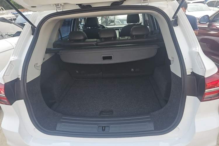 Used Roewe RX5 2016 20T Two-Wheel Drive Automatic Internet Smart Edition Trunk