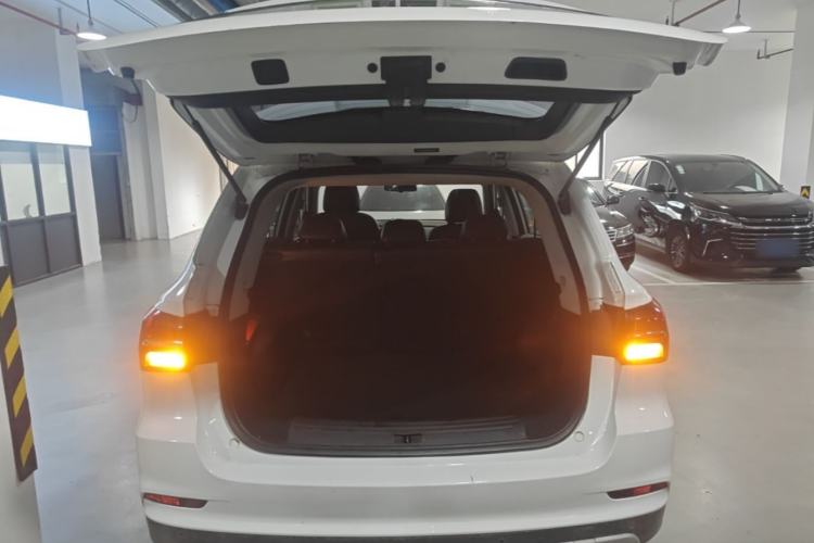 Used Roewe RX5 2016 20T Two-Wheel Drive Automatic Flagship Edition Trunk