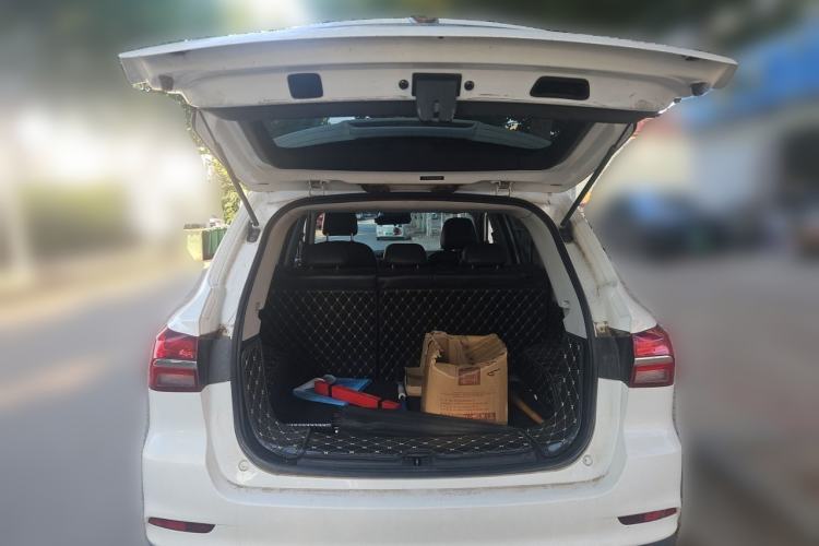 Used Roewe RX5 2016 20T Two-Wheel Drive Automatic Internet Smart Edition Trunk