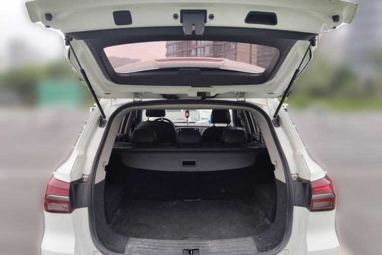 Used Roewe RX5 2016 20T Two-Wheel Drive Automatic Internet Smart Edition Trunk