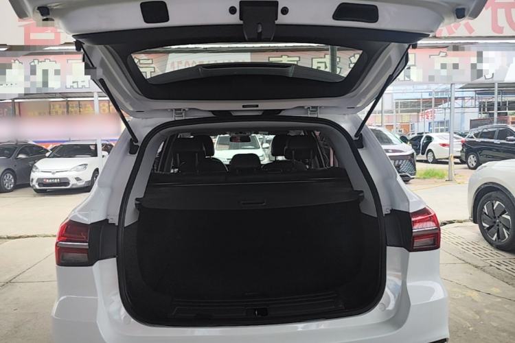 Used Roewe RX5 2016 20T Two-Wheel Drive Automatic Internet Smart Edition Trunk