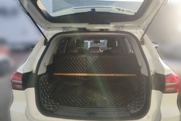 Used Roewe RX5 2016 20T Two-Wheel Drive Automatic Internet Smart Edition Trunk