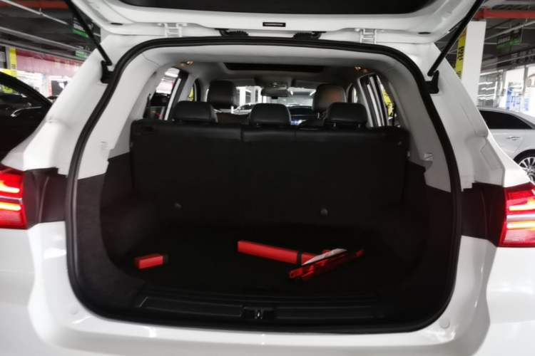 Used Roewe RX5 2016 20T Two-Wheel Drive Automatic Internet Smart Edition Trunk