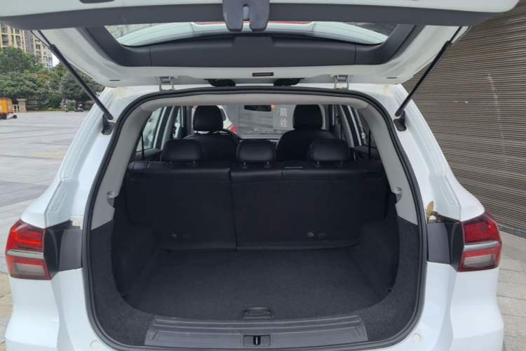 Used Roewe RX5 2016 20T Two-Wheel Drive Automatic Internet Smart Edition Trunk