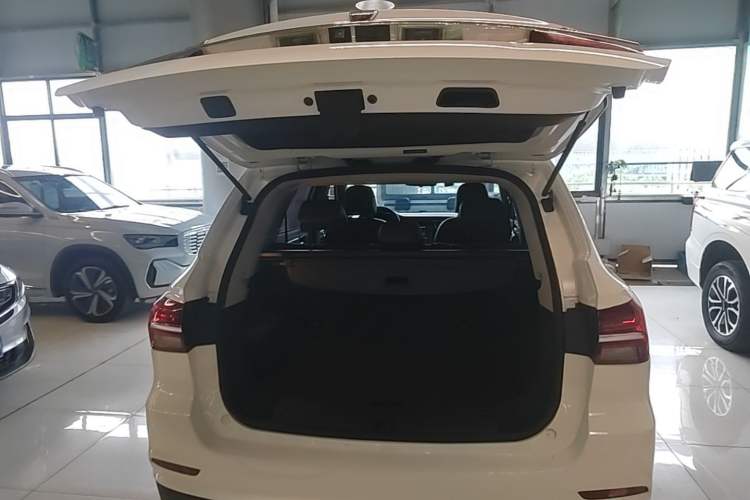 Used Roewe RX5 2016 20T Two-Wheel Drive Automatic Internet Smart Edition Trunk