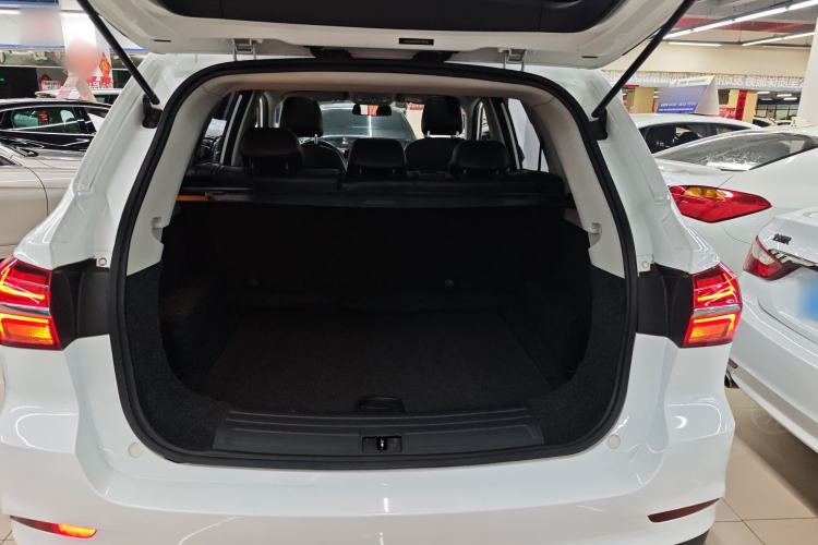 Used Roewe RX5 2016 20T Two-Wheel Drive Automatic Flagship Edition Trunk