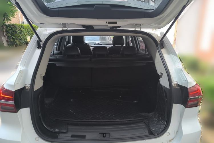 Used Roewe RX5 2016 20T Two-Wheel Drive Automatic Internet Smart Edition Trunk