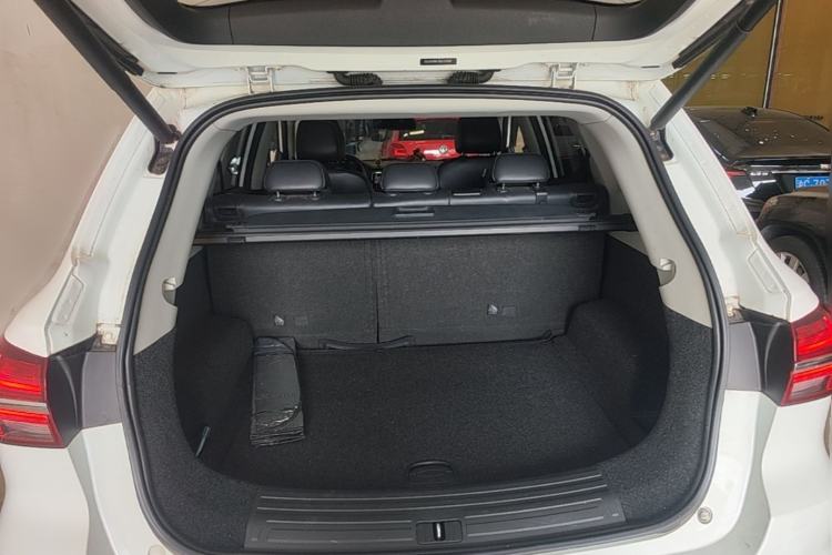 Used Roewe RX5 2016 30T Two-Wheel Drive Automatic Internet Smart Edition Trunk