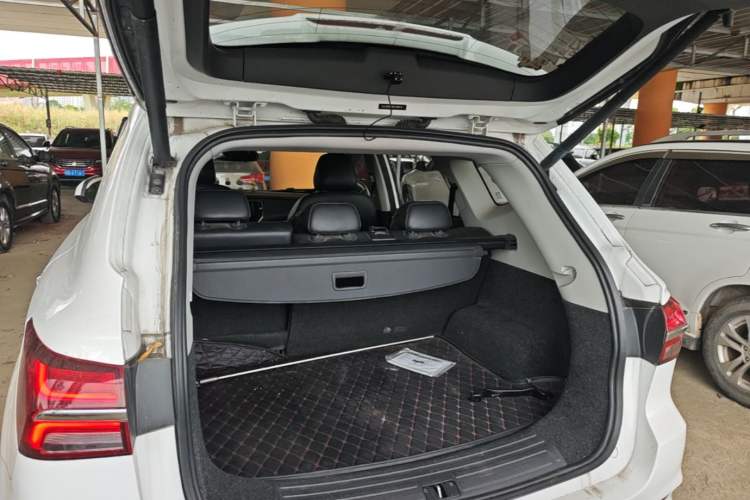 Used Roewe RX5 2016 30T Two-Wheel Drive Automatic Internet Smart Edition Trunk