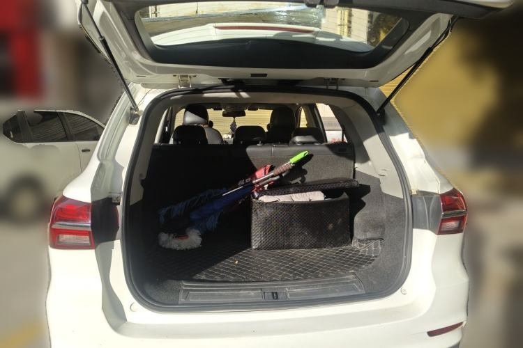 Used Roewe RX5 2016 20T Two-Wheel Drive Automatic Internet Smart Edition Trunk