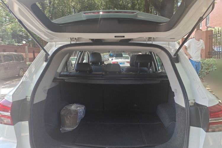 Used Roewe RX5 2016 20T Two-Wheel Drive Automatic Internet Smart Edition Trunk