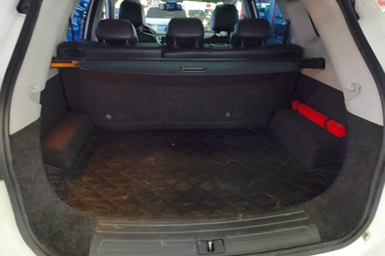 Used Roewe RX5 2016 30T Two-Wheel Drive Automatic Internet Smart Edition Trunk