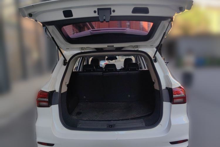 Used Roewe RX5 2016 20T Two-Wheel Drive Automatic Internet Smart Edition Trunk