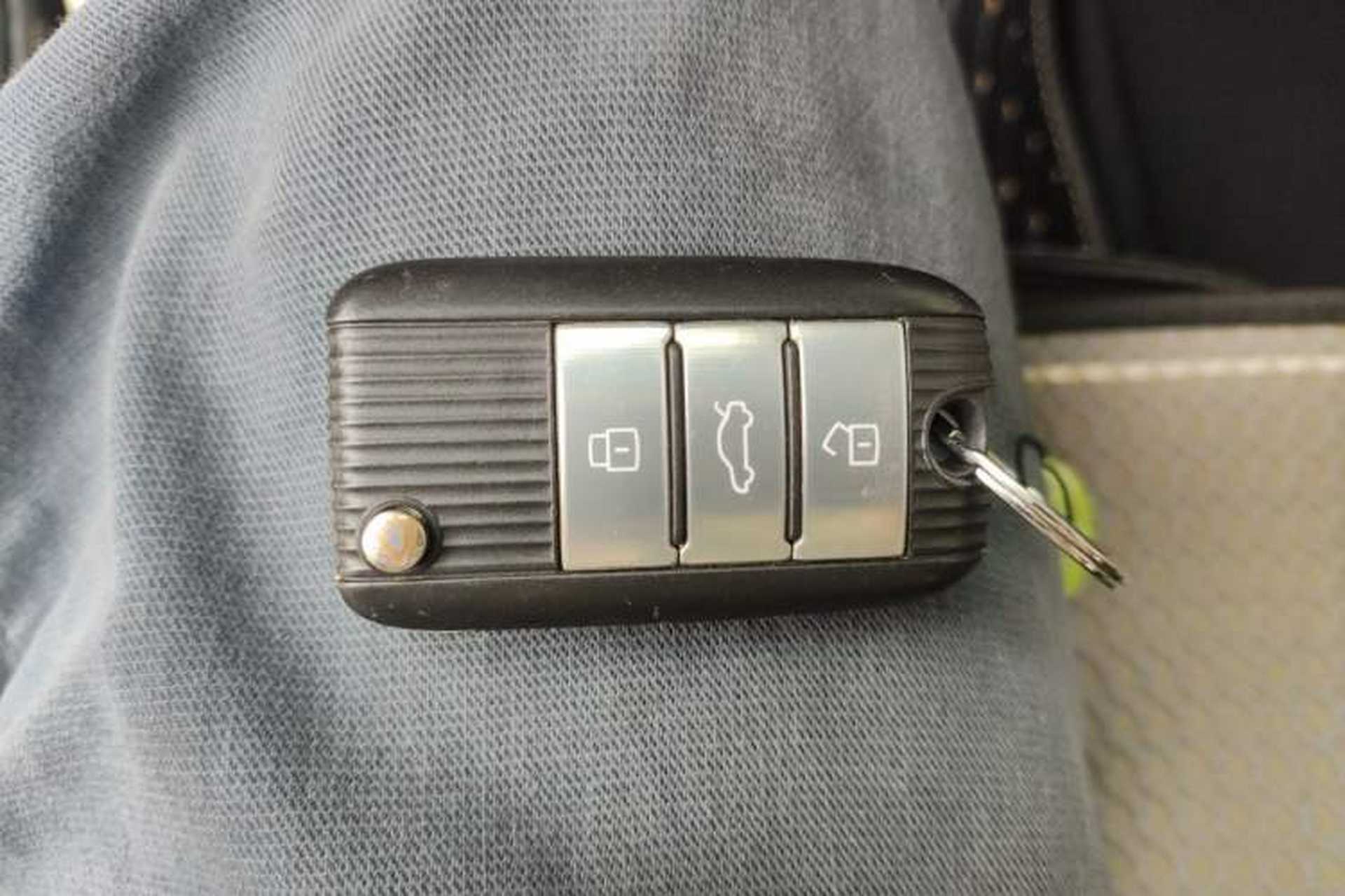 Used Roewe RX5 2016 20T Two-Wheel Drive Automatic Internet Smart Edition Vehicle Key