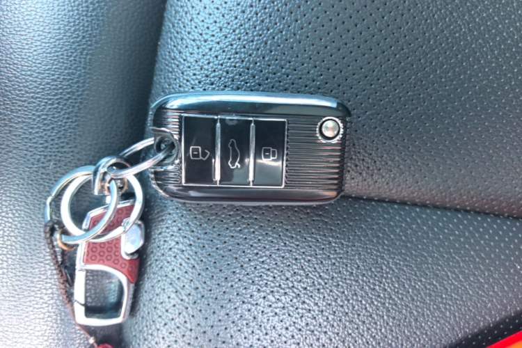 Used Roewe RX5 2016 20T Two-Wheel Drive Automatic Internet Smart Edition Vehicle Key