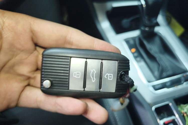 Used Roewe RX5 2016 20T Two-Wheel Drive Automatic Internet Smart Edition Vehicle Key