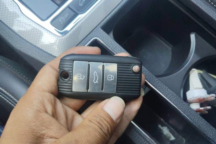 Used Roewe RX5 2016 30T Two-Wheel Drive Automatic Internet Smart Edition Vehicle Key