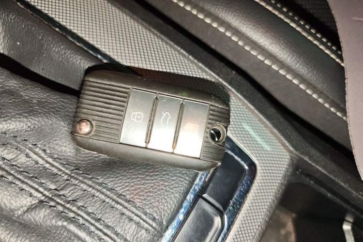 Used Roewe RX5 2016 20T Two-Wheel Drive Automatic Internet Smart Edition Vehicle Key