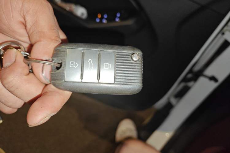 Used Roewe RX5 2016 20T Two-Wheel Drive Automatic Internet Smart Edition Vehicle Key