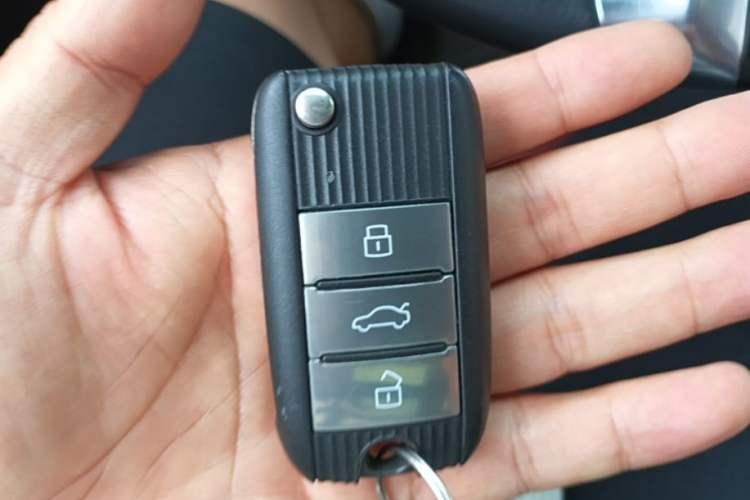 Used Roewe RX5 2016 30T Four-Wheel Drive Automatic Internet Smart Luxury Edition Vehicle Key
