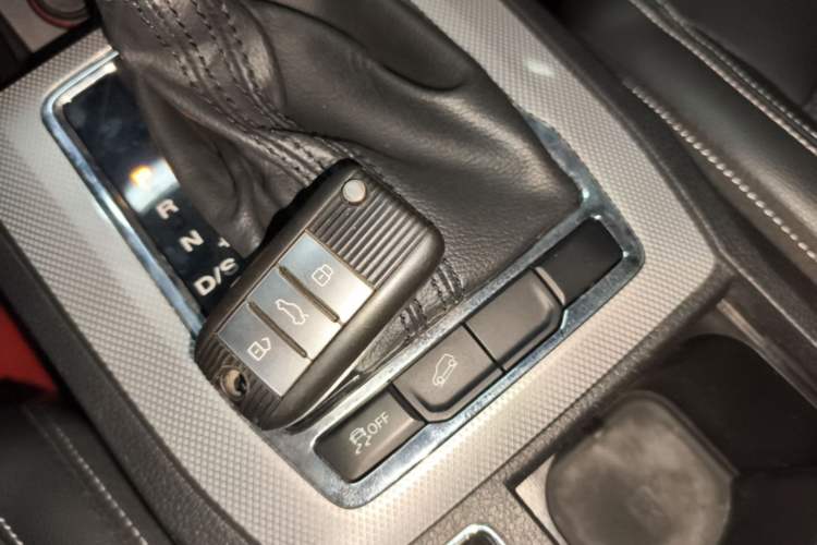 Used Roewe RX5 2016 20T Two-Wheel Drive Automatic Flagship Edition Vehicle Key