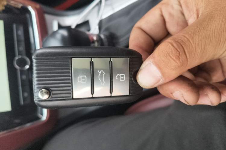 Used Roewe RX5 2016 20T Two-Wheel Drive Automatic Internet Smart Edition Vehicle Key