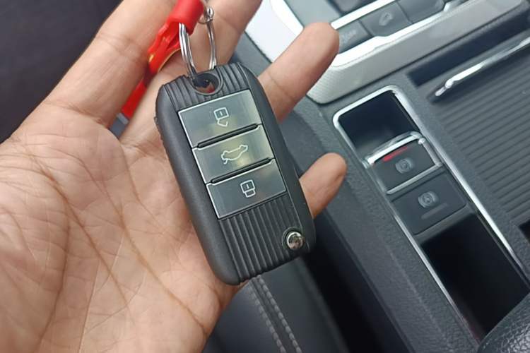 Used Roewe RX5 2016 20T Two-Wheel Drive Automatic Internet Smart Edition Vehicle Key
