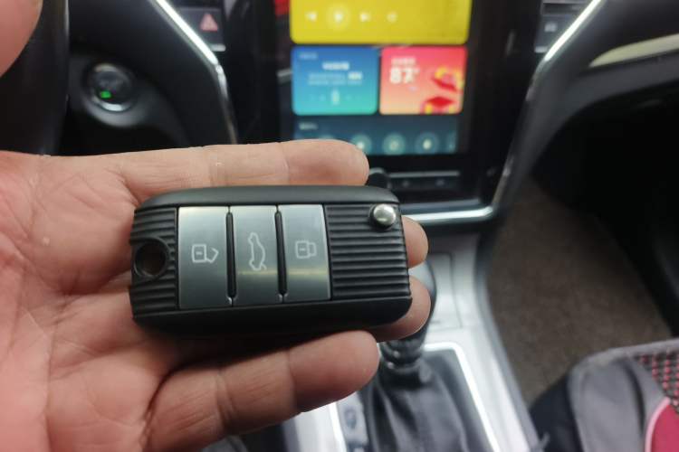 Used Roewe RX5 2016 20T Two-Wheel Drive Automatic Internet Smart Edition Vehicle Key