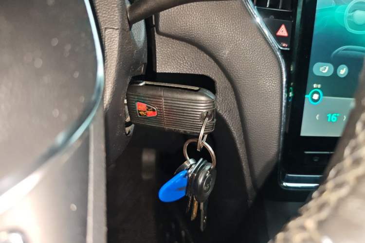 Used Roewe RX5 2016 20T Two-Wheel Drive Manual Transmission Internet Smart Edition Vehicle Key